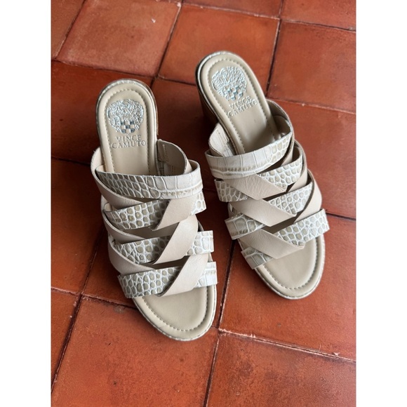 Sz 8.5M Vince Camuto Deljesta Heeled Mule Sandal In Light Taupe Snakeskin NWOB - Picture 3 of 7